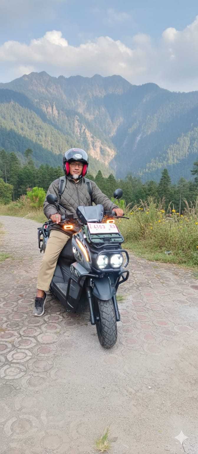 Berani Terjang Genangan! Tyranno Semeru Gray Bikin Saya Gak Khawatir Motor Listrik Kena Air